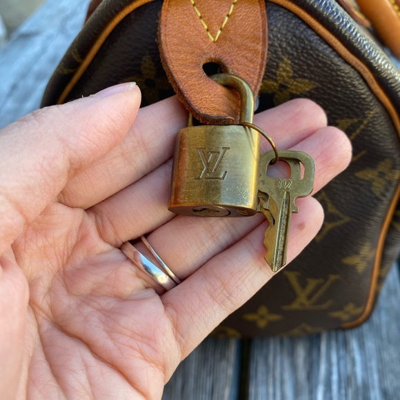 ✨SOLD✨AUTHENTIC LOUIS VUITTON SPEEDY 25 ✨ - Picture 5 of 14